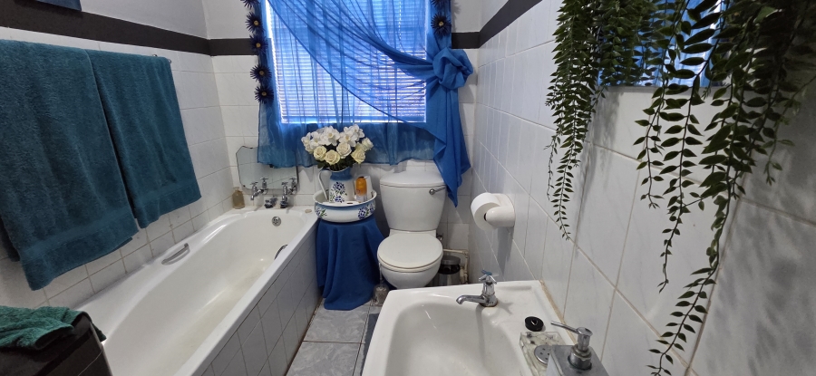 3 Bedroom Property for Sale in Beaconsfield Northern Cape